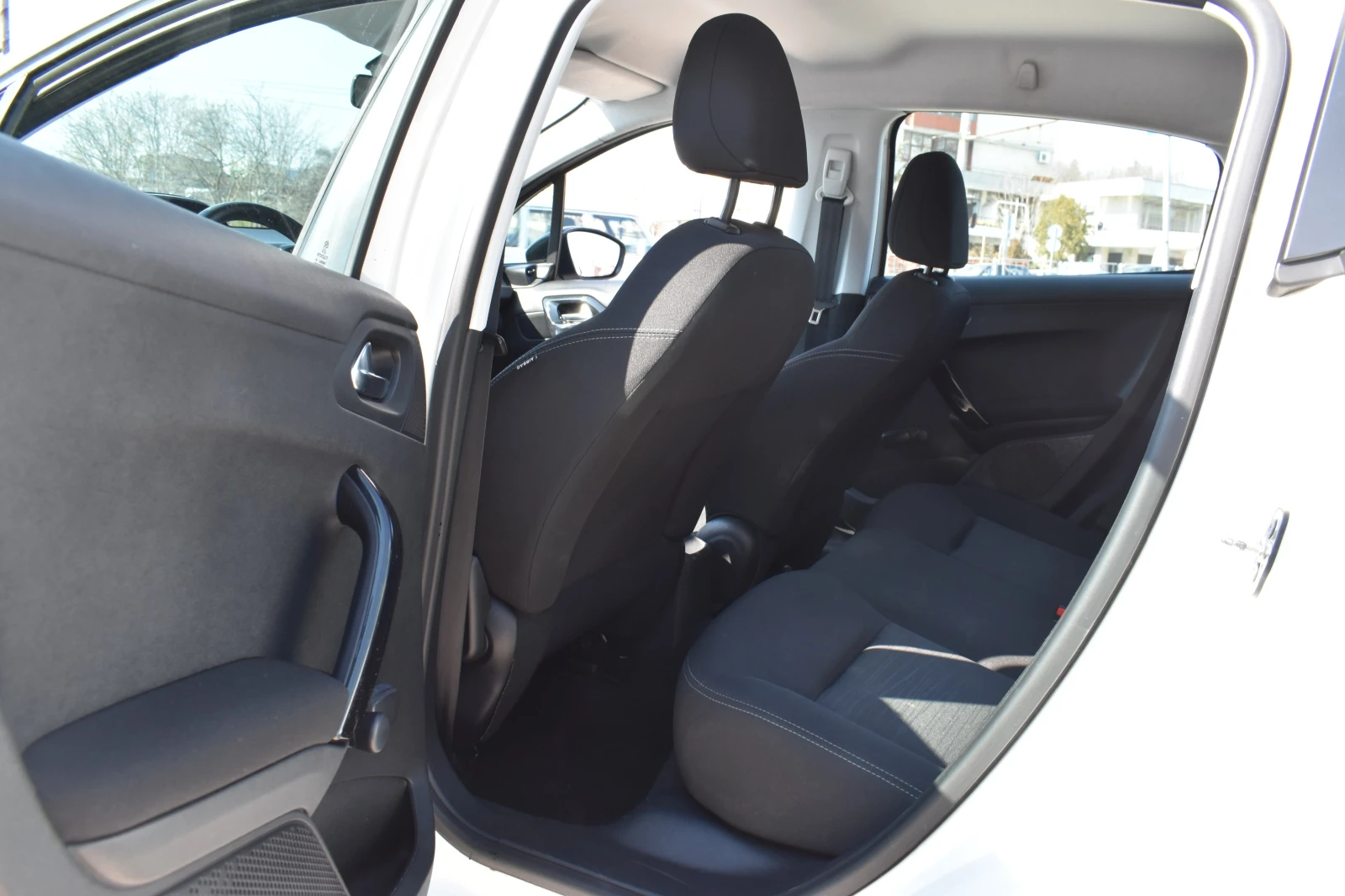 Peugeot 208 | Mobile.bg   11