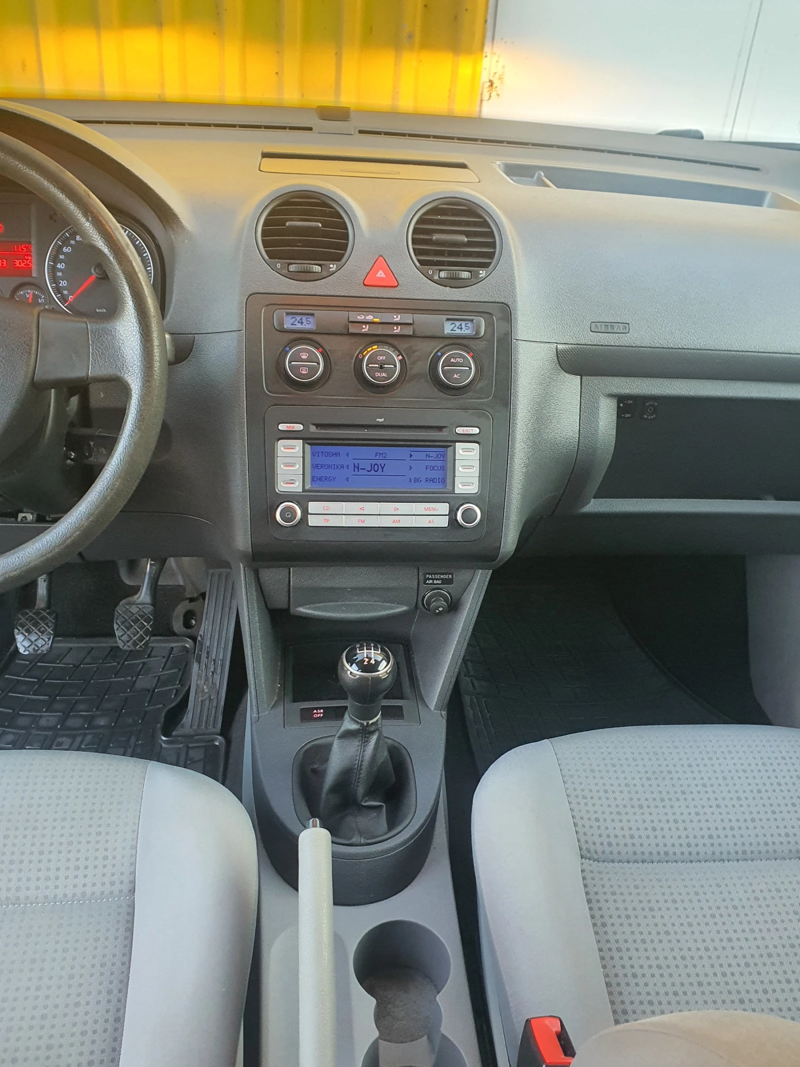 VW Caddy Life 1, 6 - изображение 9