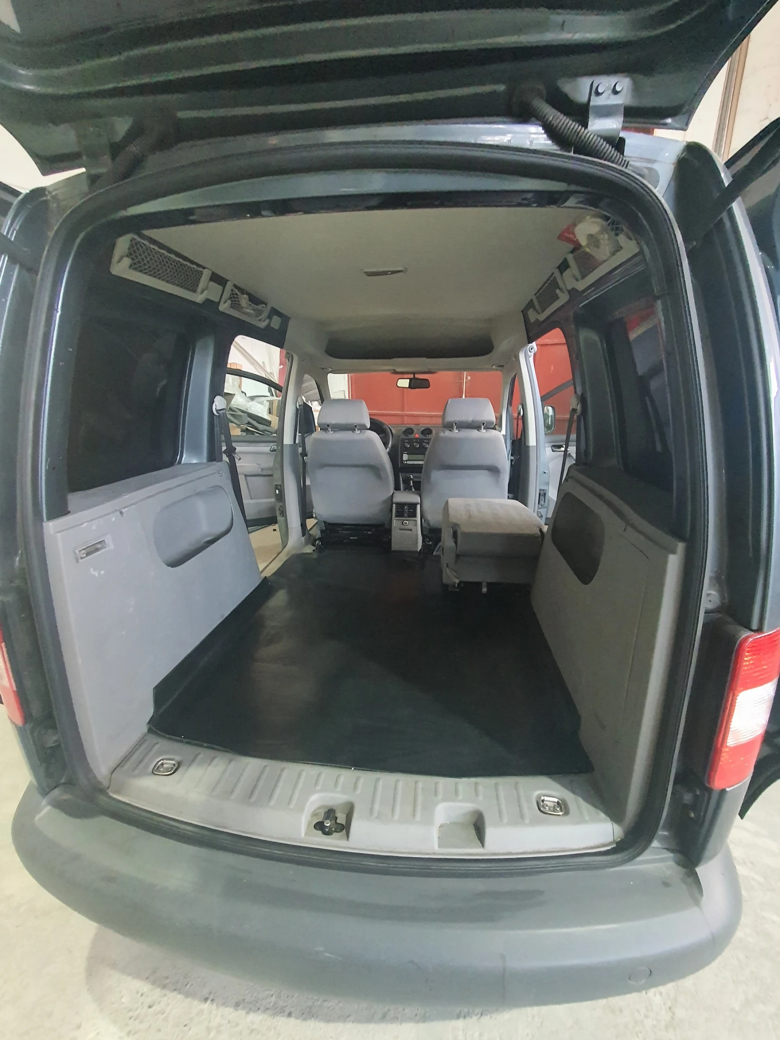 VW Caddy Life 1, 6 - изображение 5