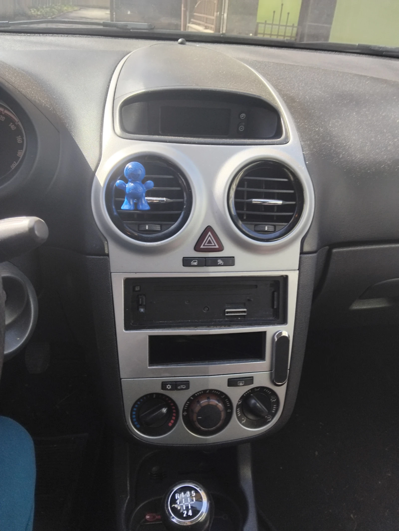 Opel Corsa 1200 - изображение 7