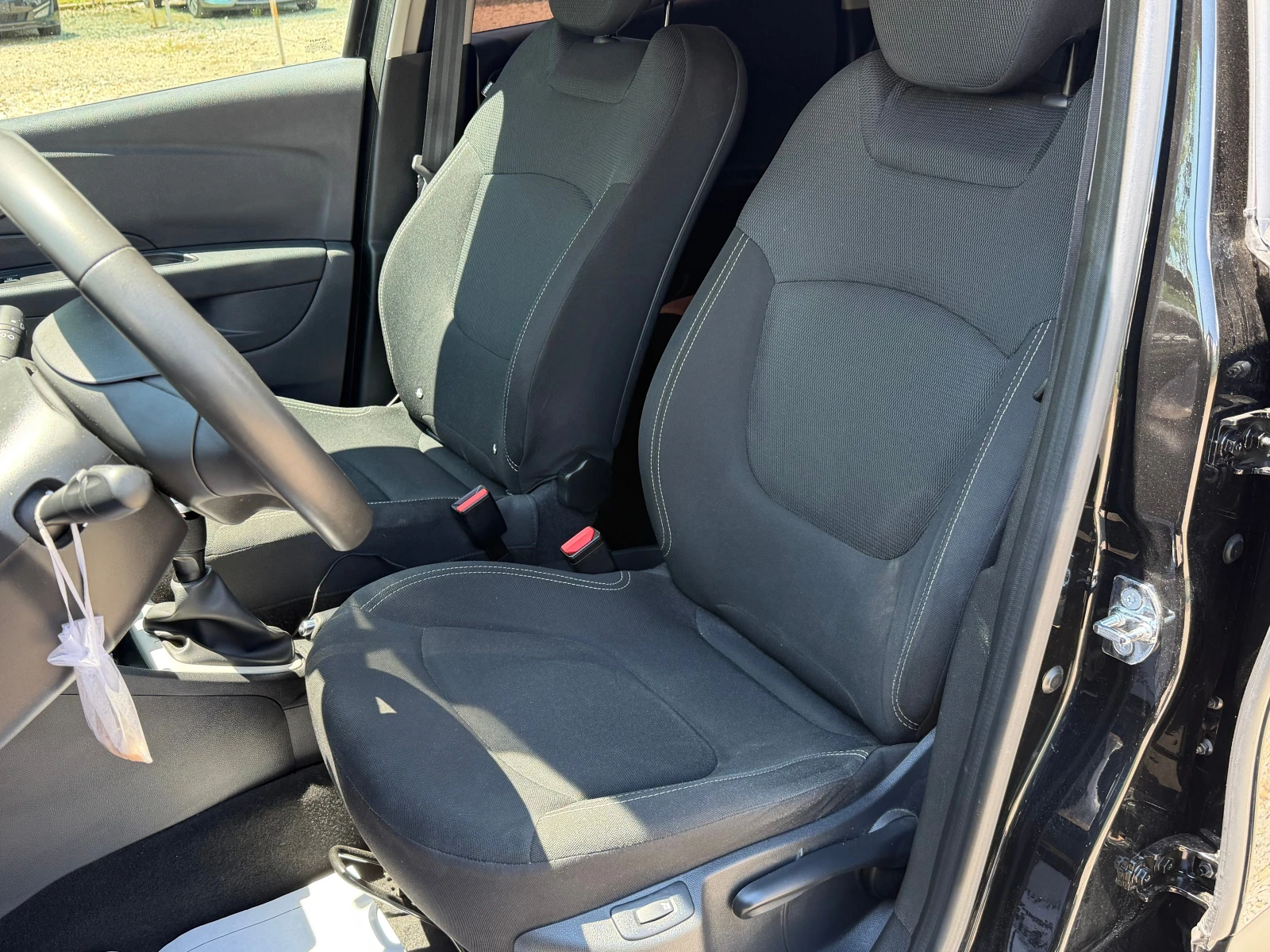Renault Captur 1.5DCi, снимка 8 - Автомобили и джипове - 51891287