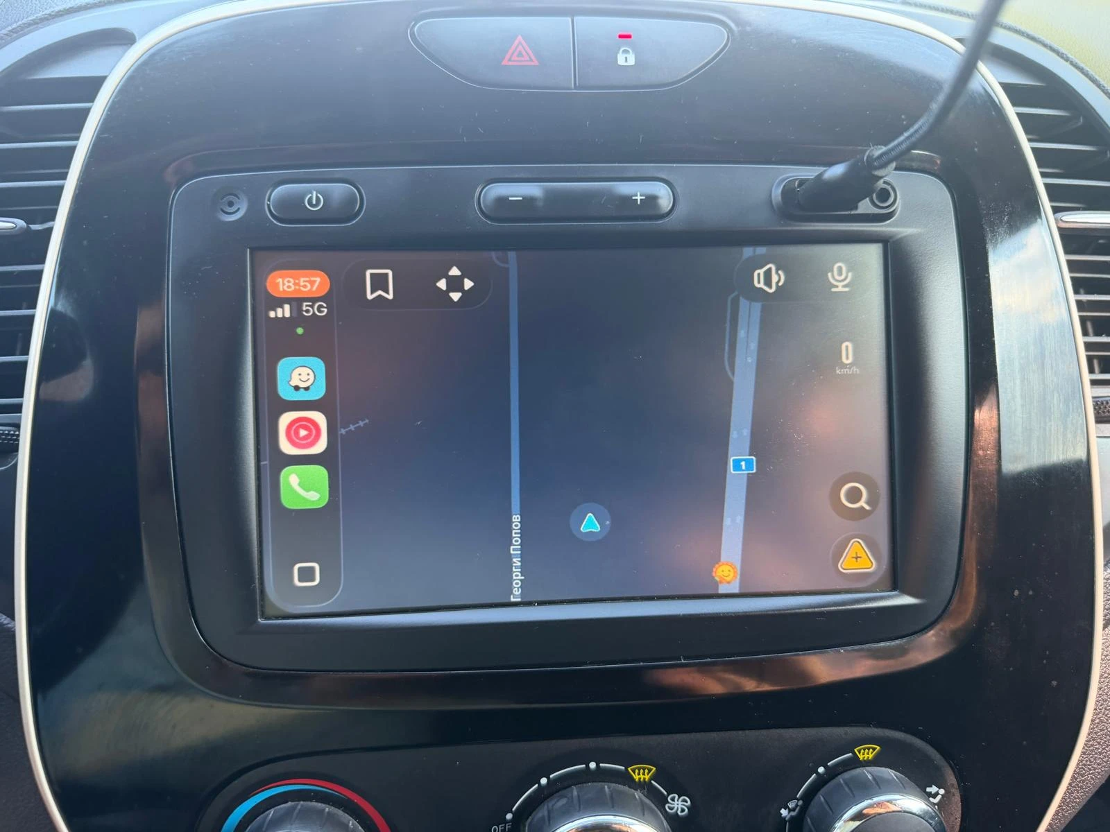 Renault Captur 1.5DCi, снимка 12 - Автомобили и джипове - 51891287