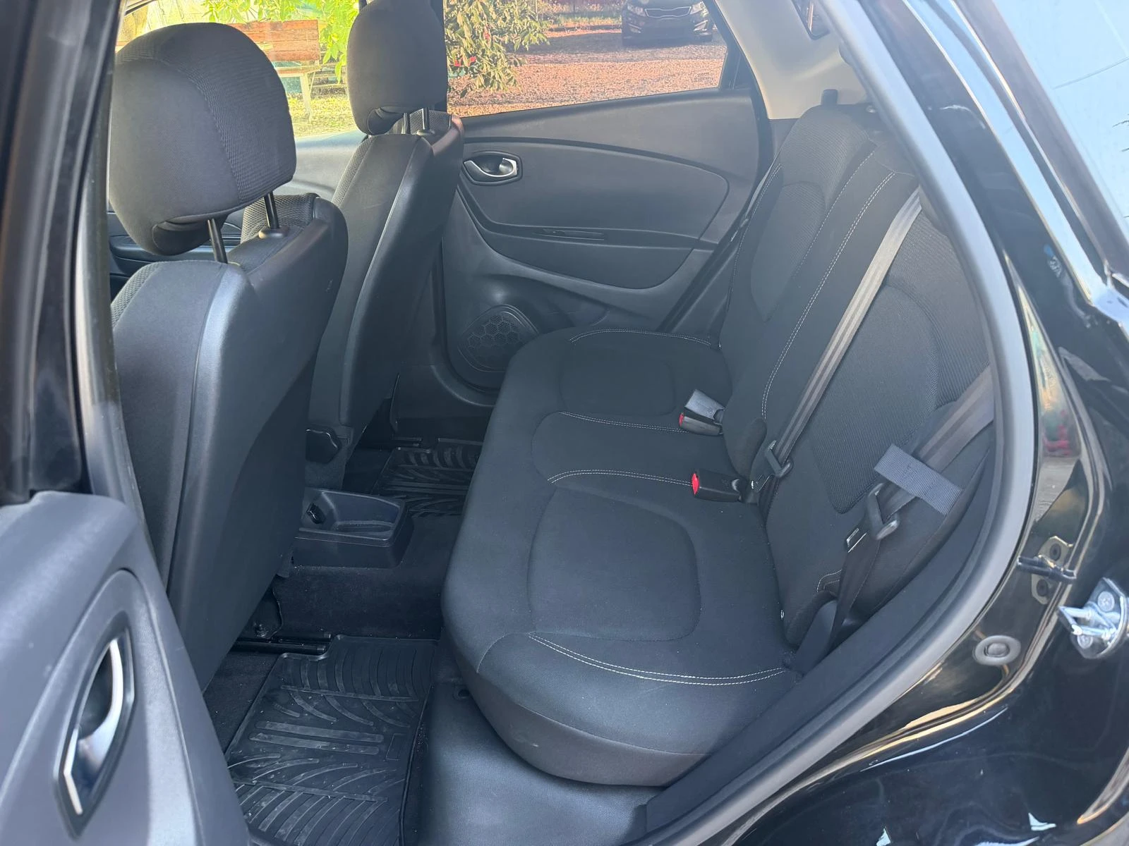 Renault Captur 1.5DCi, снимка 10 - Автомобили и джипове - 51891287