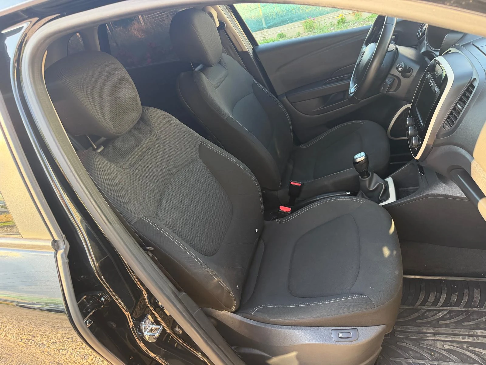 Renault Captur 1.5DCi, снимка 9 - Автомобили и джипове - 51891287
