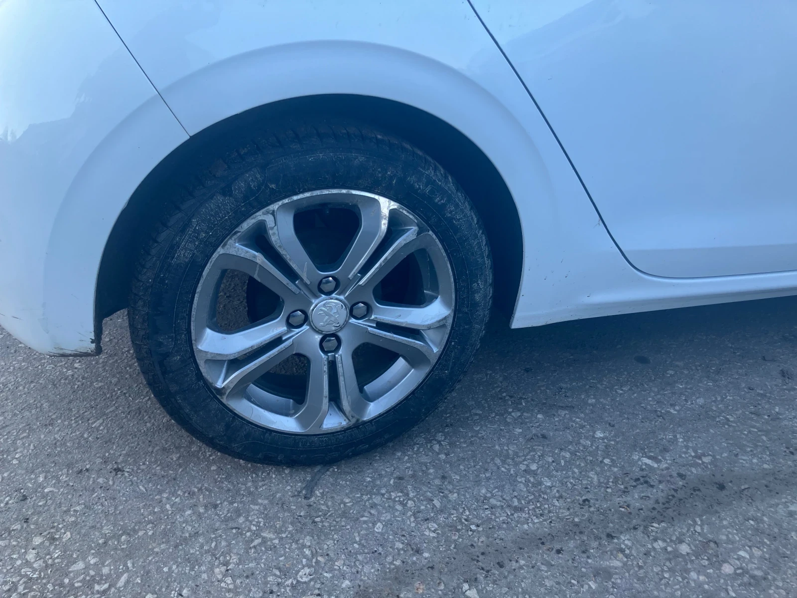 Peugeot 208 1.2 VTi - изображение 3