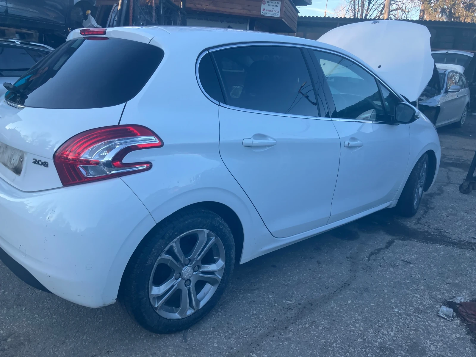 Peugeot 208 1.2 VTi - изображение 4