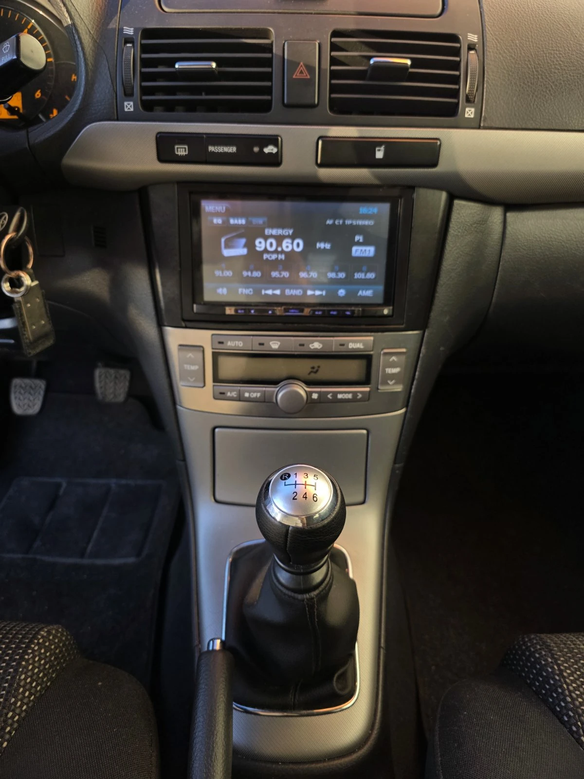 Toyota Avensis D4D - изображение 4