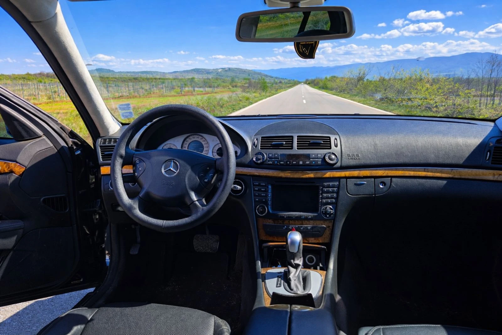 Mercedes-Benz E 320, снимка 7 - Автомобили и джипове - 54258702