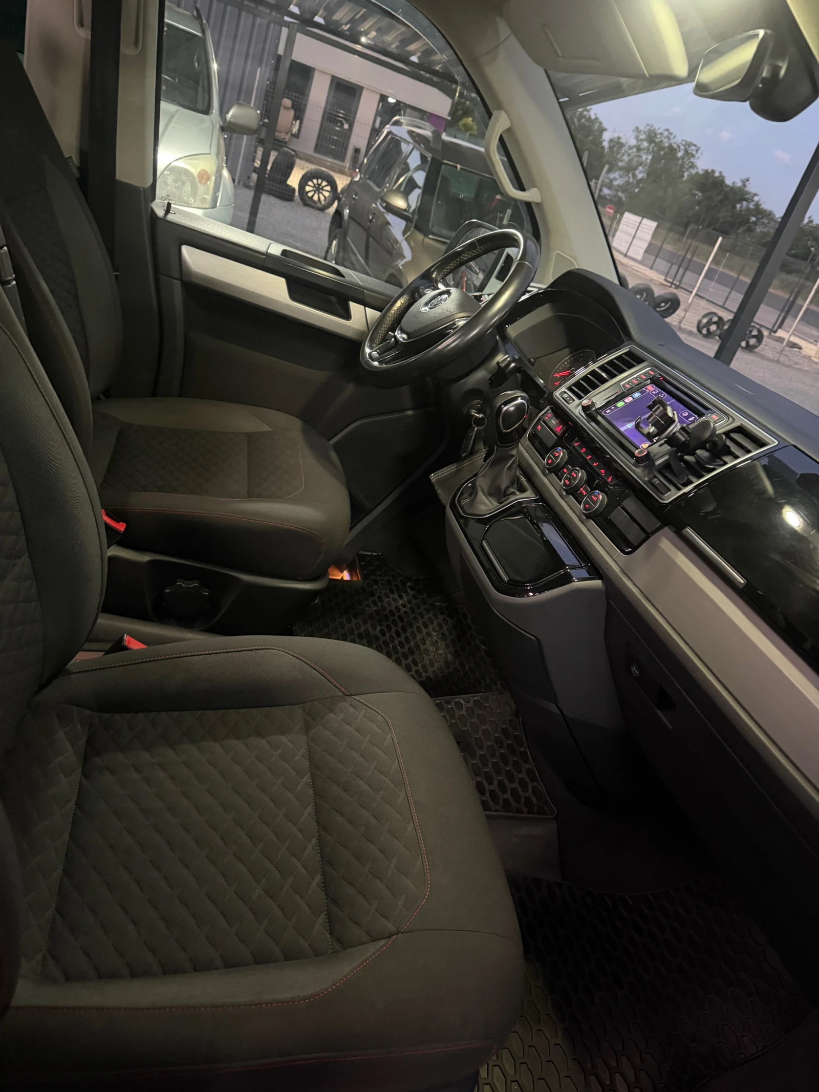 VW Multivan T6, 2.0TDI, DSG7, DiSTR., снимка 11 - Автомобили и джипове - 55157833