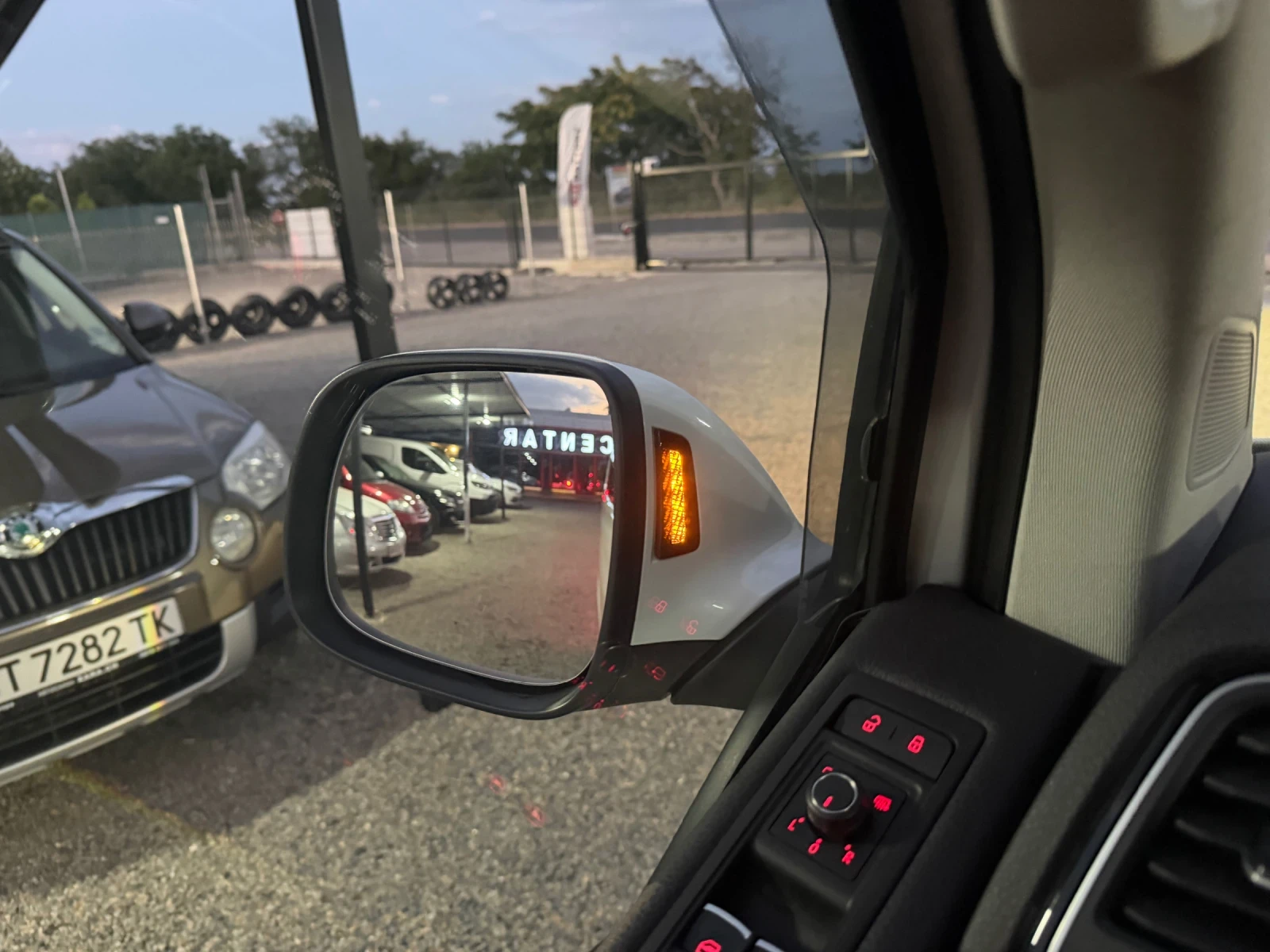 VW Multivan T6, 2.0TDI, DSG7, DiSTR., снимка 13 - Автомобили и джипове - 55157833