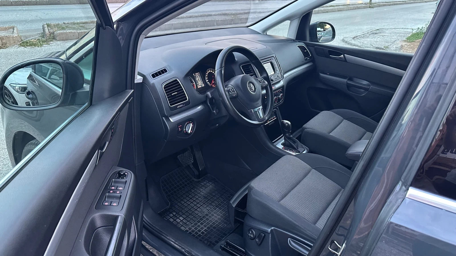 VW Sharan 2.0TDI 6+ 1, снимка 8 - Автомобили и джипове - 55160188