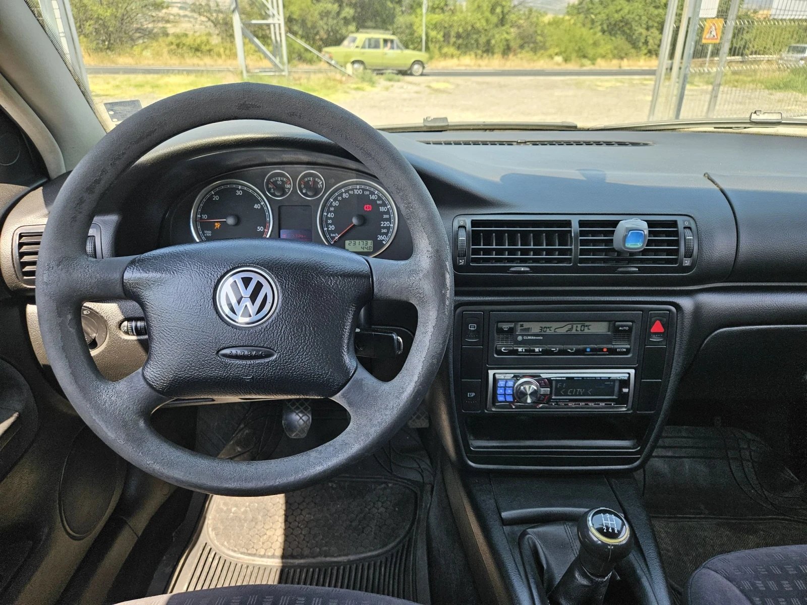 VW Passat 1.9TDI, снимка 13 - Автомобили и джипове - 55351573