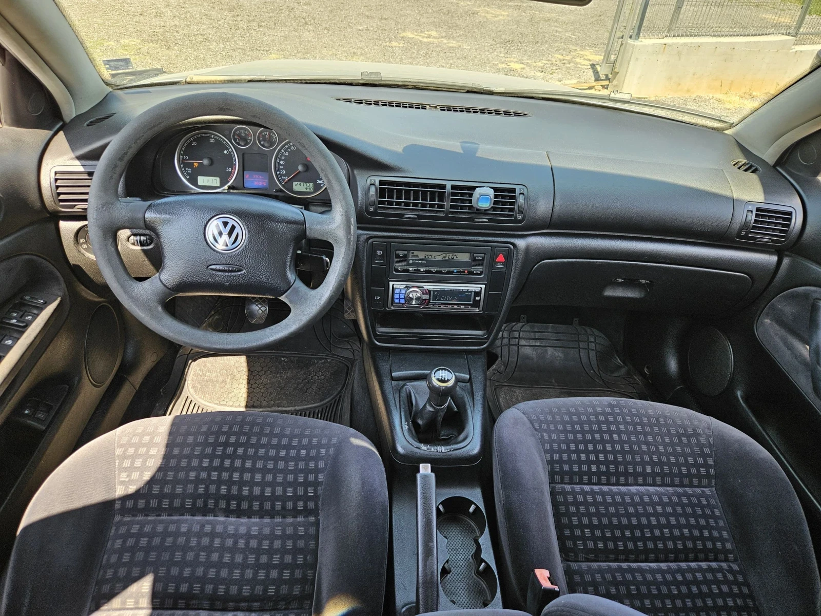 VW Passat 1.9TDI, снимка 12 - Автомобили и джипове - 55351573
