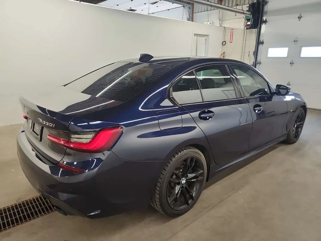 BMW 330 * M PKG* I XDRIVE * АВТОКРЕДИТ БЕЗ ПЪРВОНАЧАЛНА* , снимка 3 - Автомобили и джипове - 55536062