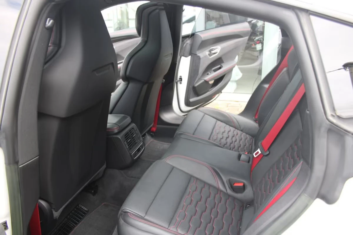 Audi E-Tron GT RS/QUATTRO/598HP/360/PANO/MATRIX/CARBON/787z, снимка 14 - Автомобили и джипове - 55703327
