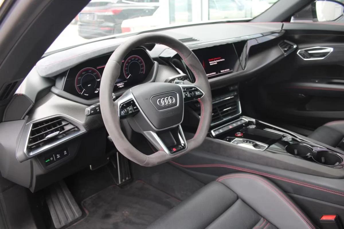 Audi E-Tron GT RS/QUATTRO/598HP/360/PANO/MATRIX/CARBON/787z, снимка 9 - Автомобили и джипове - 55703327