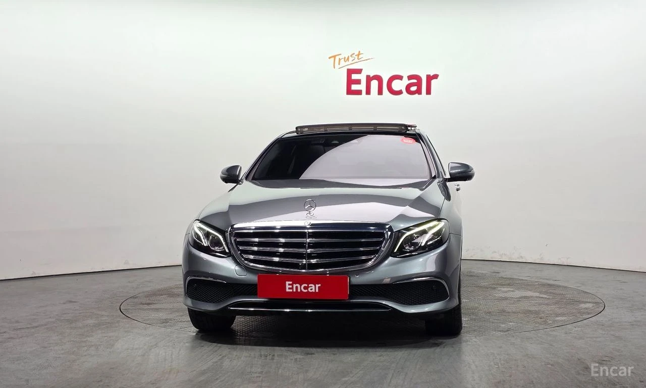 Mercedes-Benz E 300 4MATIC* ДИГИТАЛНО* ТАБЛО* ОБДУХВАНЕ* ХЕДЪП* 360КАМ, снимка 3 - Автомобили и джипове - 55927290