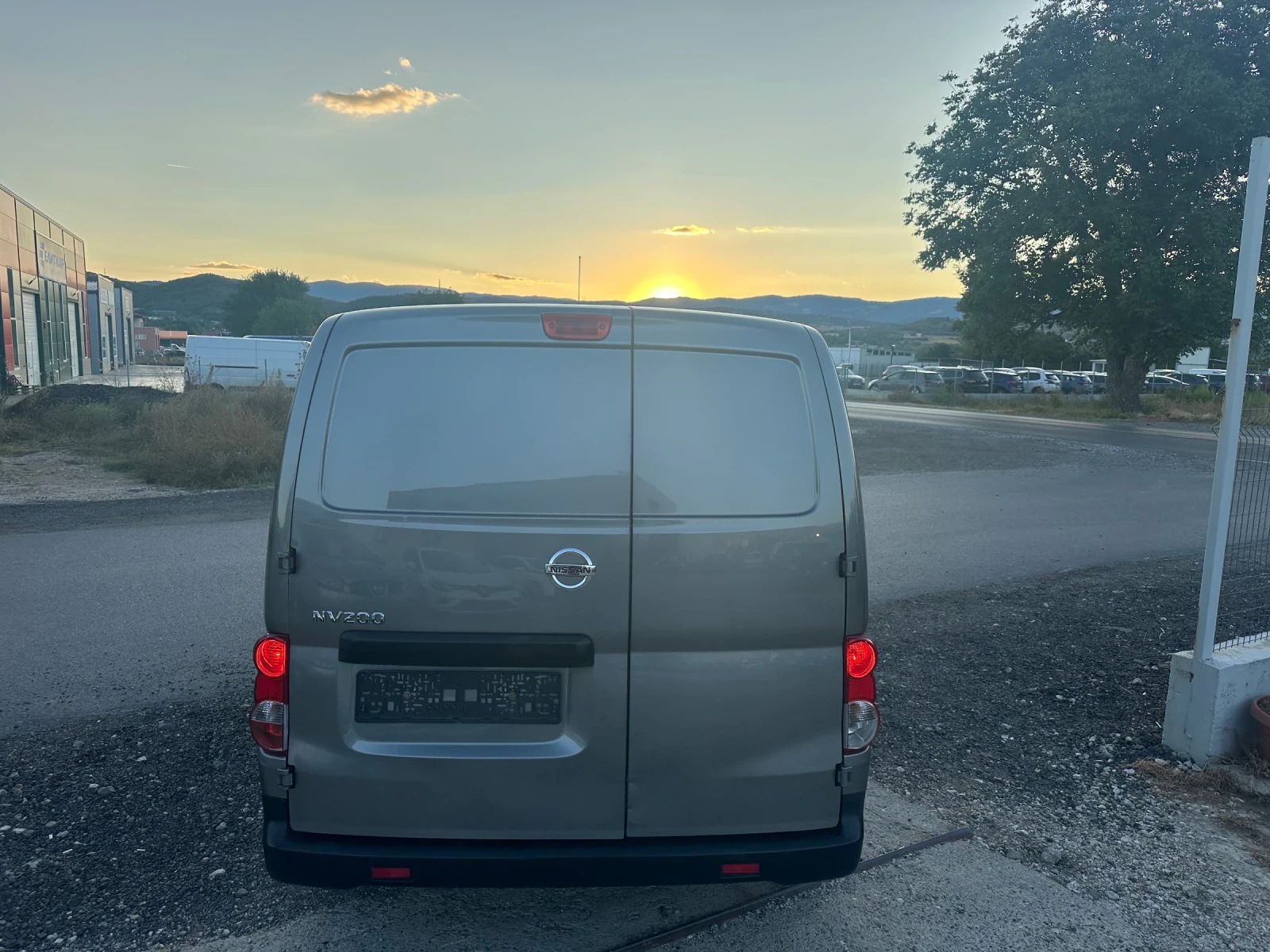 Nissan e-NV200 1.5 D SERVICE BOOK Eu6 , снимка 4 - Автомобили и джипове - 56075861