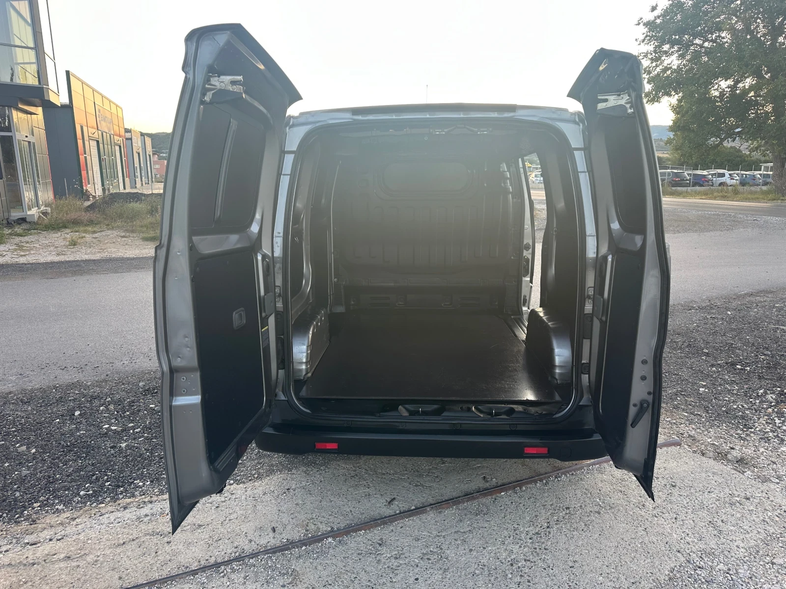 Nissan e-NV200 1.5 D SERVICE BOOK Eu6 , снимка 12 - Автомобили и джипове - 56075861