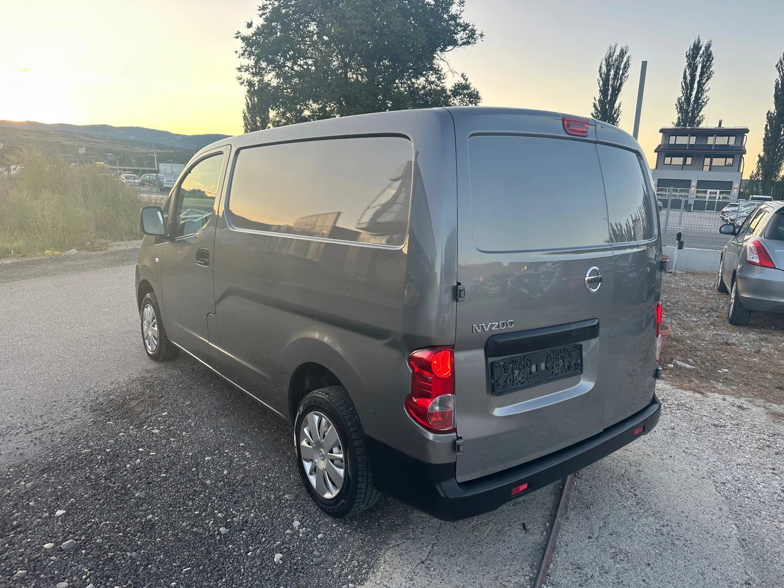 Nissan e-NV200 1.5 D SERVICE BOOK Eu6 , снимка 3 - Автомобили и джипове - 56075861