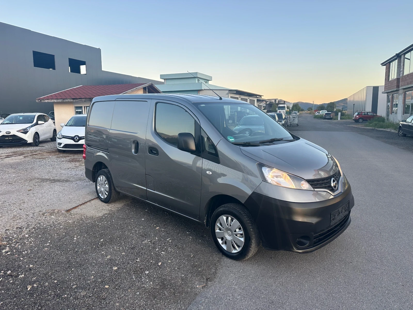 Nissan e-NV200 1.5 D SERVICE BOOK Eu6 , снимка 7 - Автомобили и джипове - 56075861