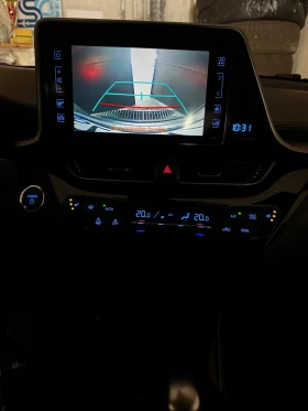 Toyota C-HR 1.8 Hybrid Lounge, Пълна Сервизна Книжка, Keyless, снимка 11