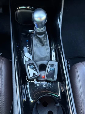 Toyota C-HR 1.8 Hybrid Lounge, Пълна Сервизна Книжка, Keyless, снимка 8