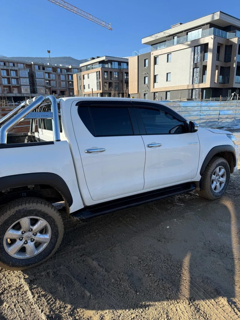 Toyota Hilux, снимка 2 - Автомобили и джипове - 49449156