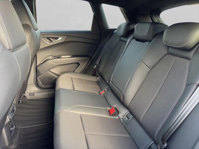 Audi Q4 E-TRON 45 S LINE EDITION HEAD UP , снимка 14 - Автомобили и джипове - 51509017