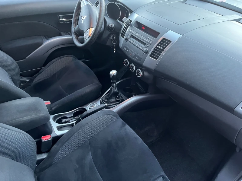 Mitsubishi Outlander, снимка 15 - Автомобили и джипове - 52390726