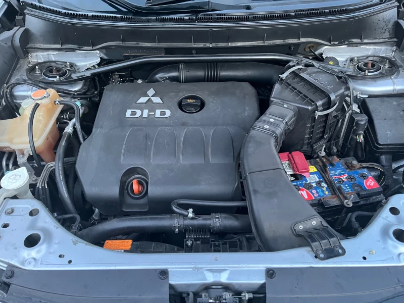 Mitsubishi Outlander, снимка 10 - Автомобили и джипове - 52390726