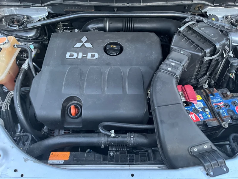 Mitsubishi Outlander, снимка 11 - Автомобили и джипове - 52390726