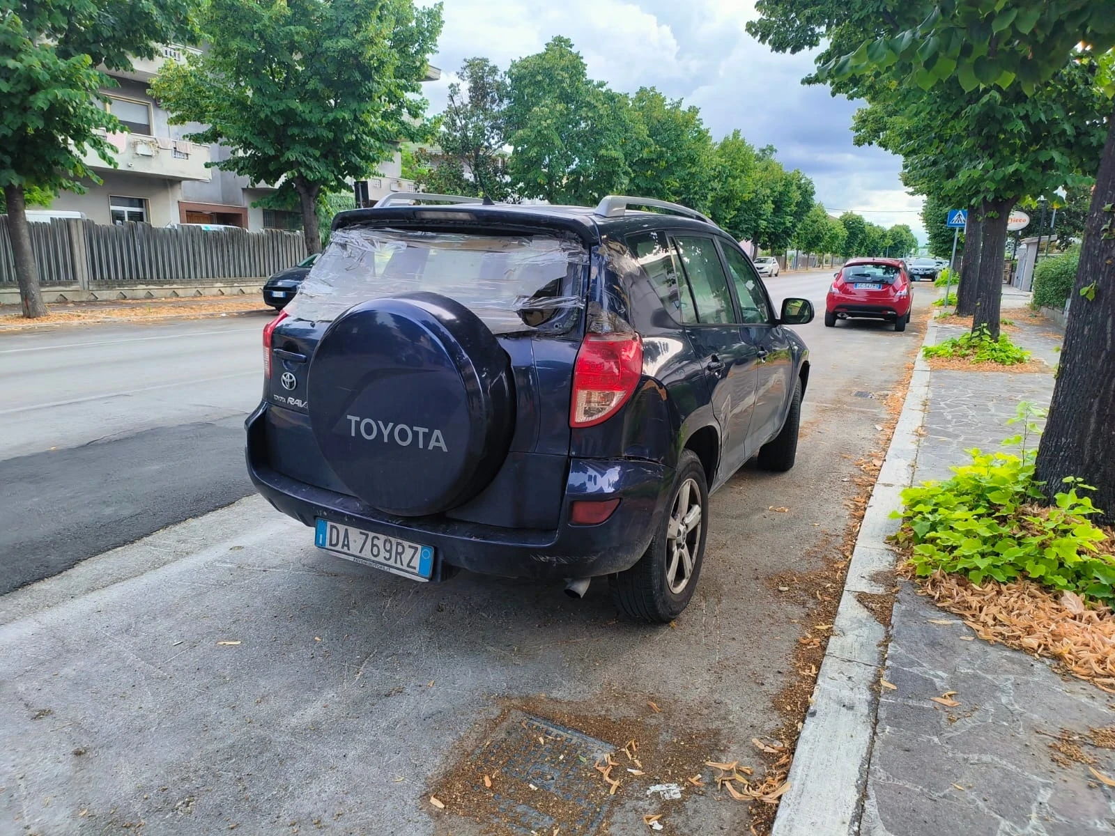 Toyota Rav4 2.2 d4d - изображение 2