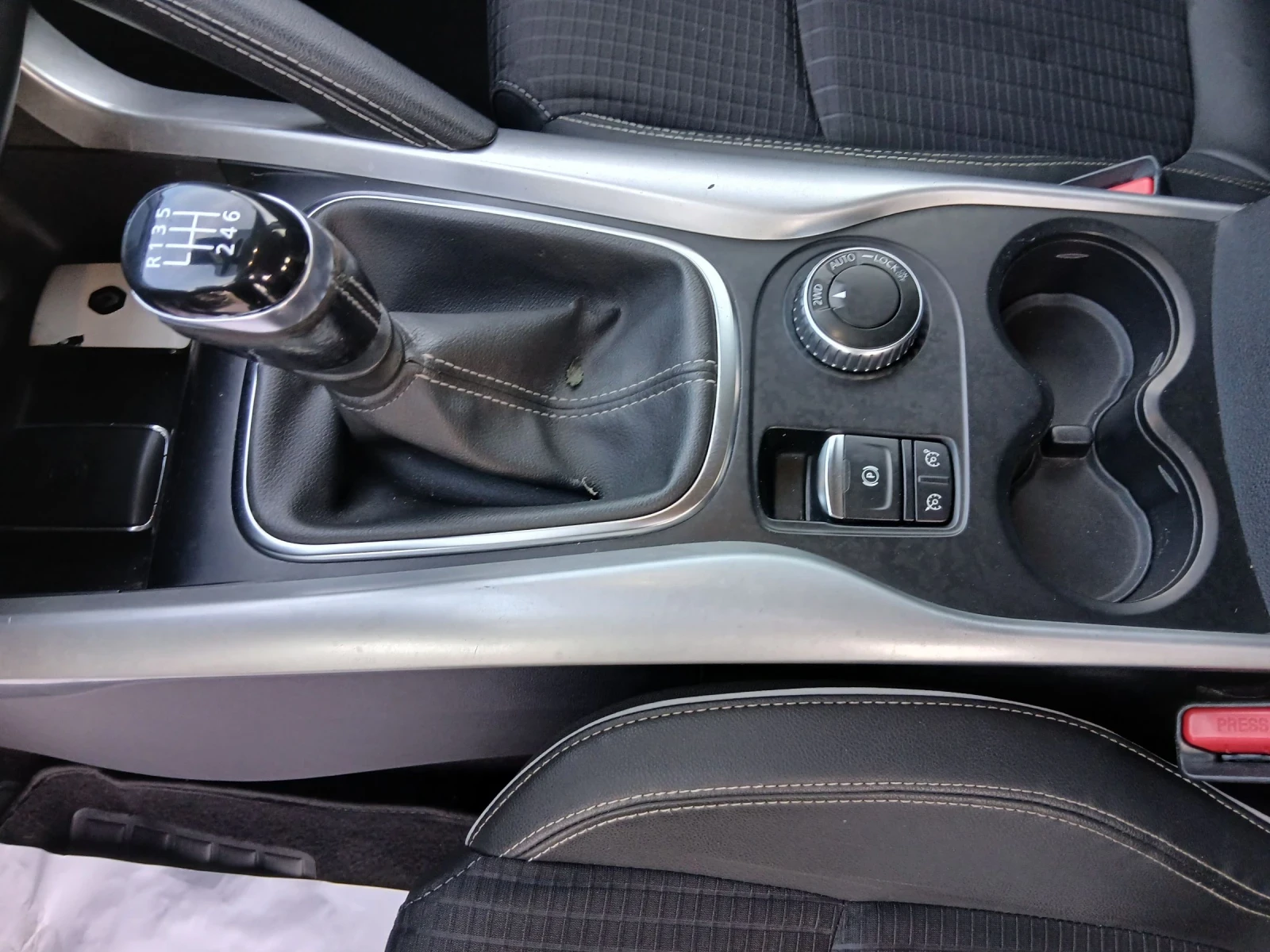 Renault Kadjar 1.6 d 4x4, снимка 12 - Автомобили и джипове - 53811737