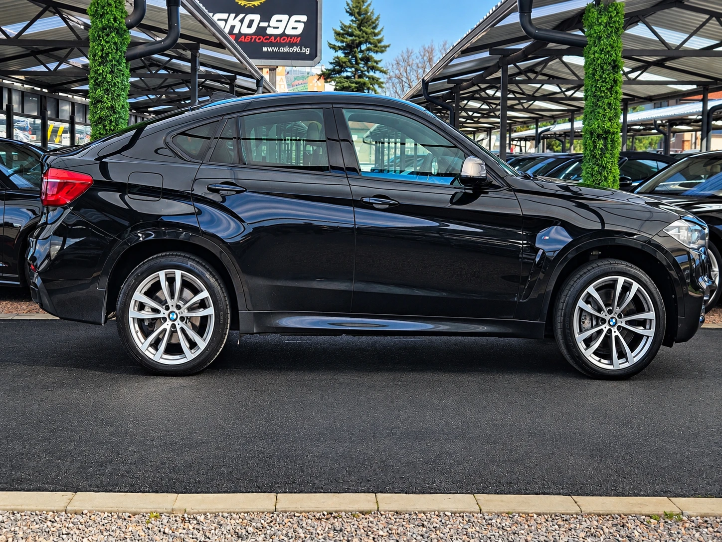 BMW X6 M50D/INDIVIDUAL/TVx3/DISTR/360CAM/HUD/B&O/ОБДУХ/LI, снимка 4 - Автомобили и джипове - 54113743