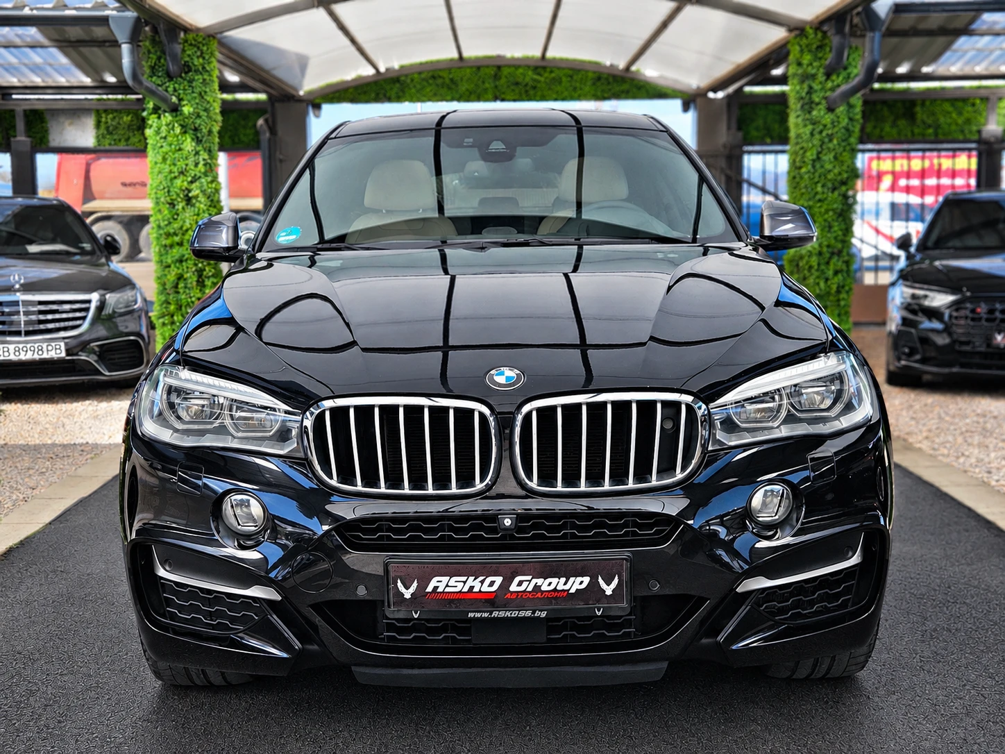 BMW X6 M50D/INDIVIDUAL/TVx3/DISTR/360CAM/HUD/B&O/ОБДУХ/LI, снимка 2 - Автомобили и джипове - 54113743