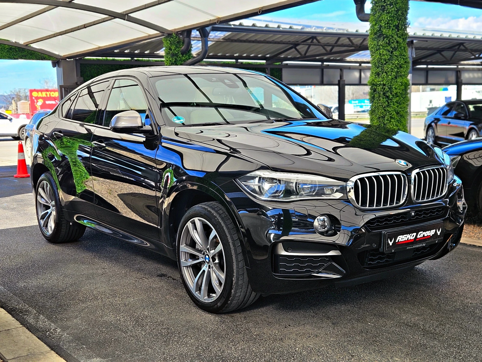 BMW X6 M50D/INDIVIDUAL/TVx3/DISTR/360CAM/HUD/B&O/ОБДУХ/LI, снимка 3 - Автомобили и джипове - 54113743