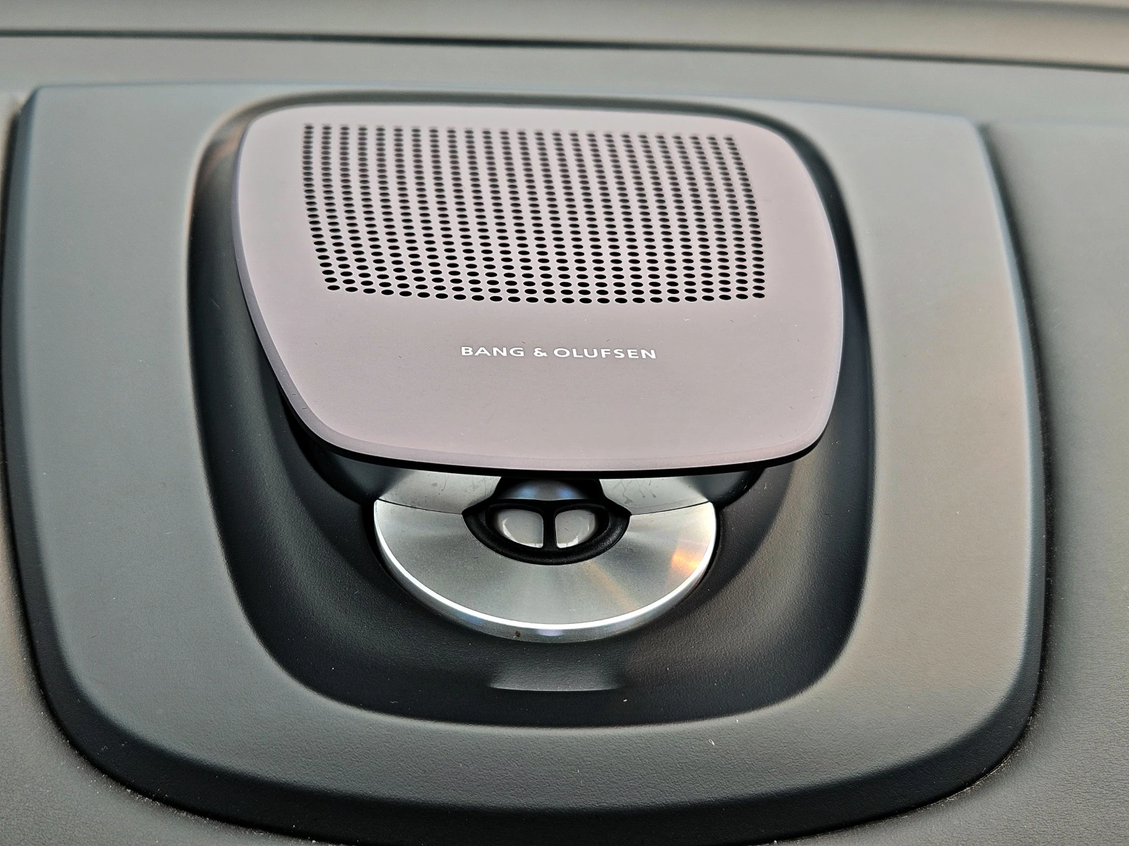 BMW X6 M50D/INDIVIDUAL/TVx3/DISTR/360CAM/HUD/B&O/ОБДУХ/LI, снимка 15 - Автомобили и джипове - 54113743