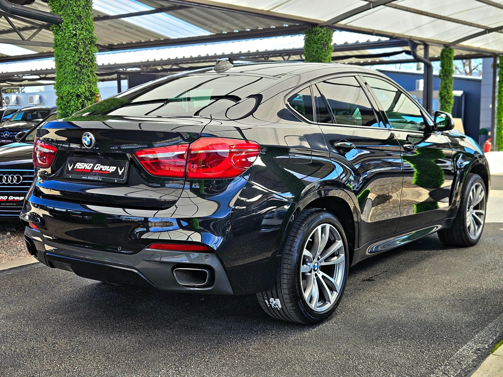 BMW X6 M50D/INDIVIDUAL/TVx3/DISTR/360CAM/HUD/B&O/ОБДУХ/LI, снимка 5 - Автомобили и джипове - 54113743
