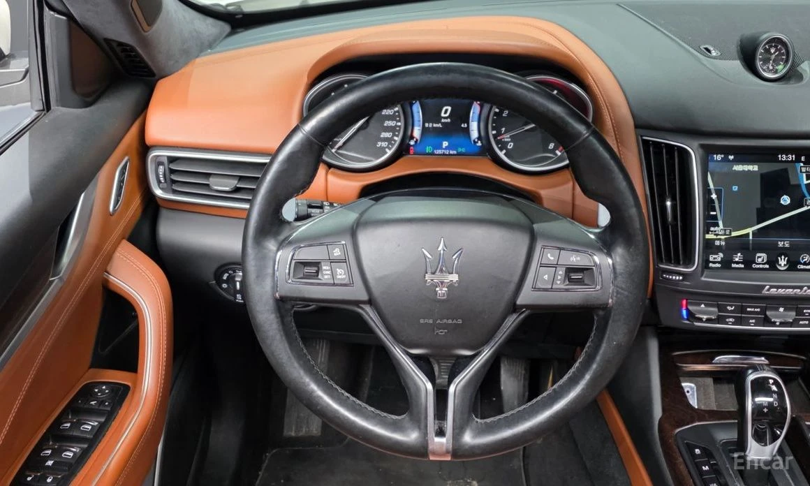 Maserati Levante AWD* PREMIUM* ПАНО* КАМЕРИ* KEYLESS* ПОДГРЕВ* , снимка 5 - Автомобили и джипове - 54195028