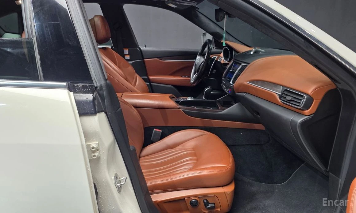 Maserati Levante AWD* PREMIUM* ПАНО* КАМЕРИ* KEYLESS* ПОДГРЕВ* , снимка 8 - Автомобили и джипове - 54195028