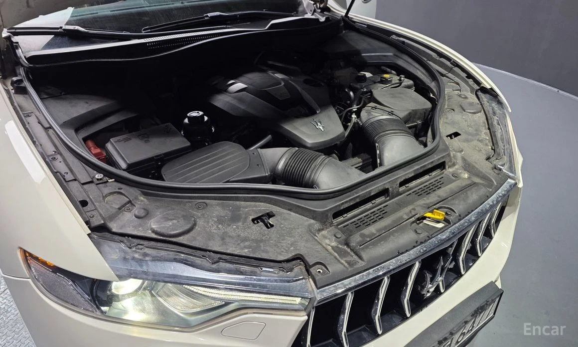 Maserati Levante AWD* PREMIUM* ПАНО* КАМЕРИ* KEYLESS* ПОДГРЕВ* , снимка 16 - Автомобили и джипове - 54195028