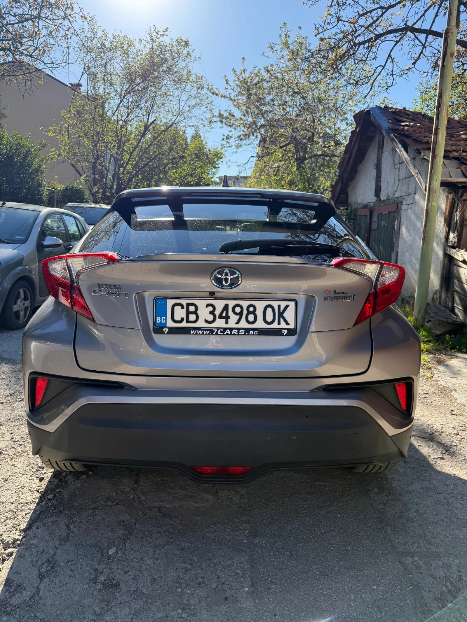 Toyota C-HR 1.8 Hybrid Lounge, Пълна Сервизна Книжка, Keyless, снимка 2 - Автомобили и джипове - 54389718