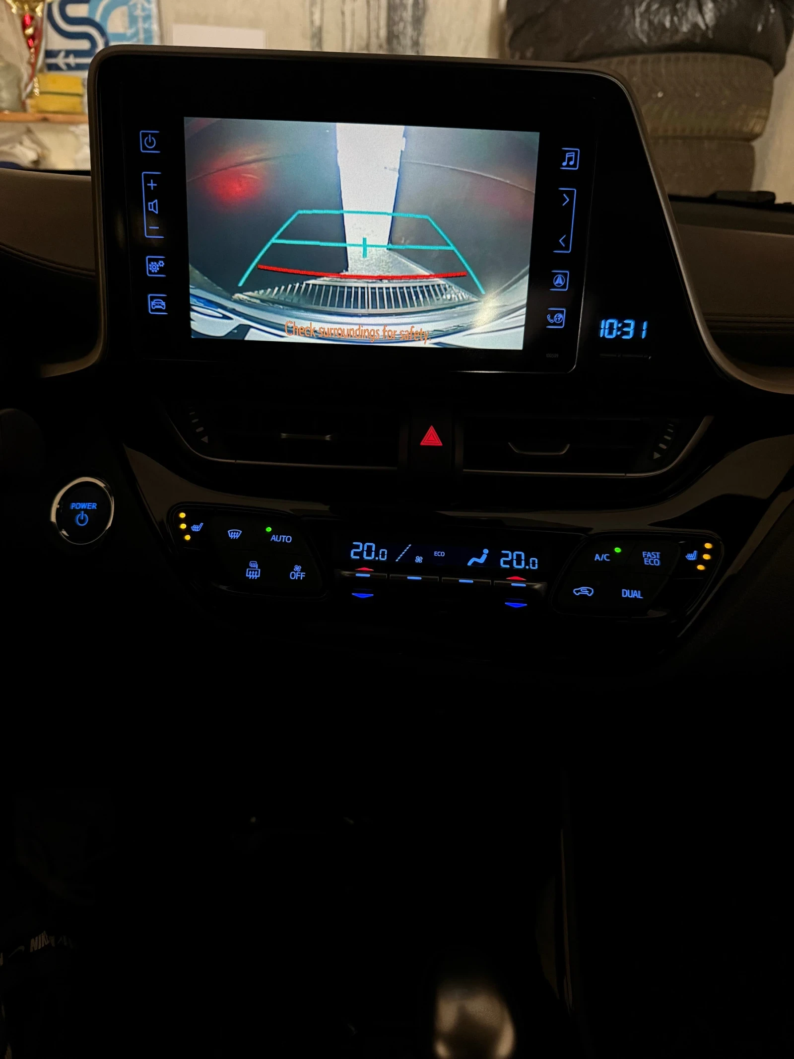 Toyota C-HR 1.8 Hybrid Lounge, Пълна Сервизна Книжка, Keyless, снимка 11 - Автомобили и джипове - 54389718