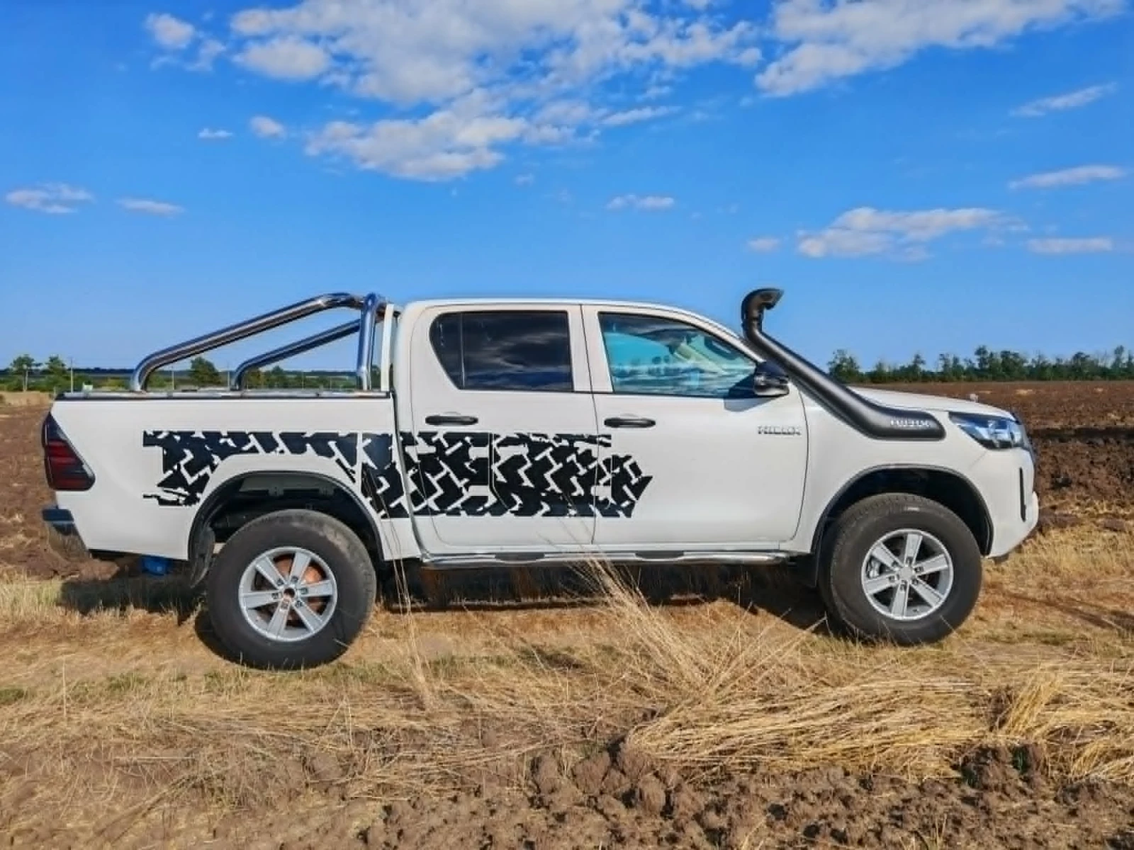 Toyota Hilux, снимка 3 - Автомобили и джипове - 55732580