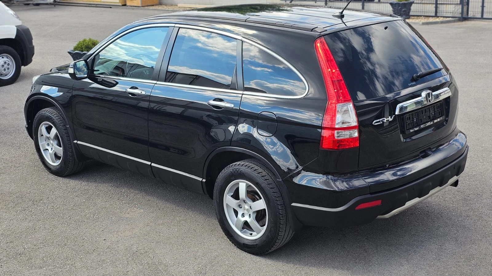 Honda Cr-v 2.0i-VTEC 4x4 CH-СЕРВИЗНА ИСТ.-ТОП СЪСТ.-ЛИЗИНГ, снимка 4 - Автомобили и джипове - 56166633