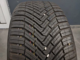 Гуми Всесезонни 225/40R18, снимка 1 - Гуми и джанти - 46559240