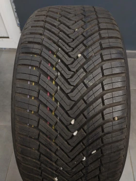 Гуми Всесезонни 225/40R18, снимка 2 - Гуми и джанти - 46559240