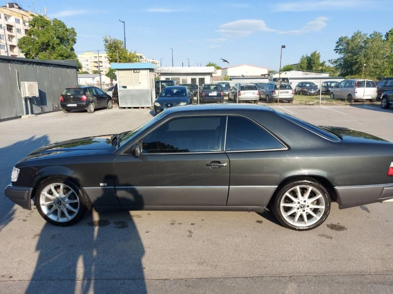 Mercedes-Benz 124 E 200 , снимка 11 - Автомобили и джипове - 47443781