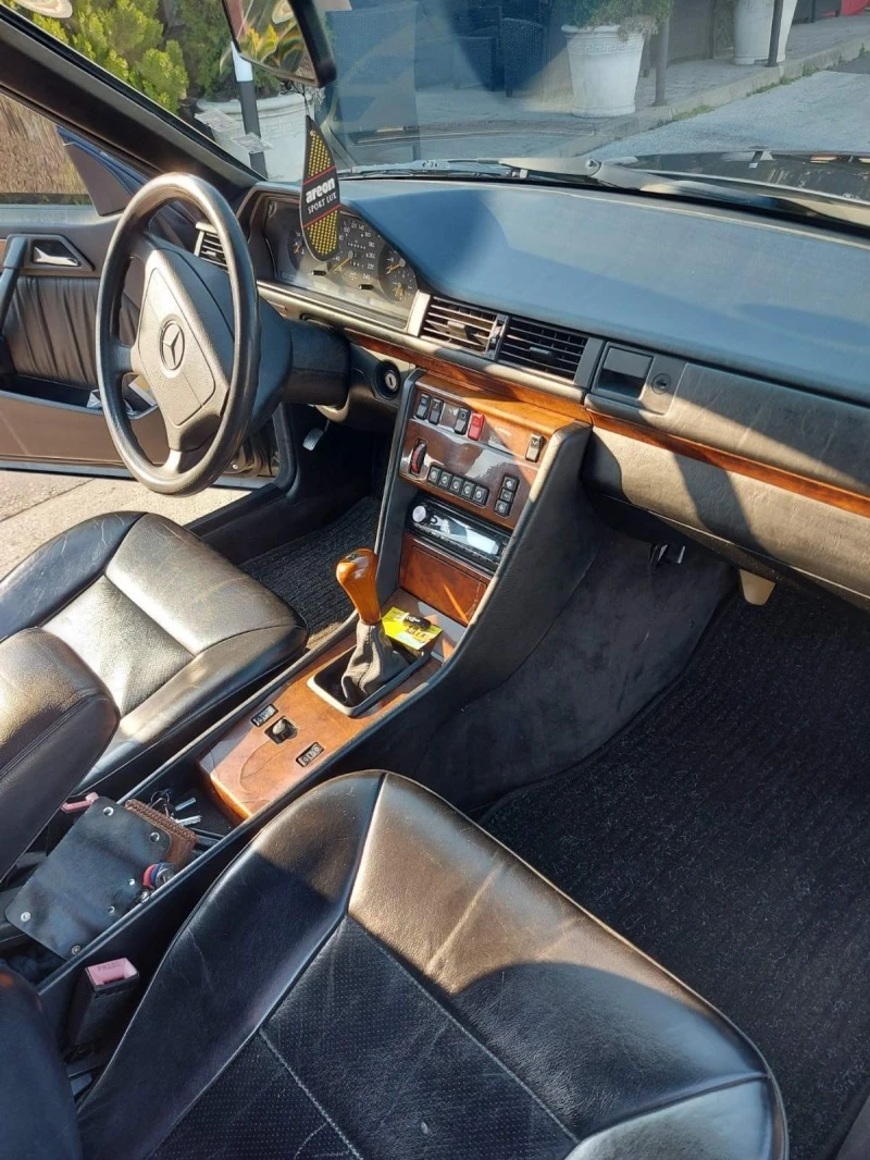 Mercedes-Benz 124 E 200 , снимка 7 - Автомобили и джипове - 47443781